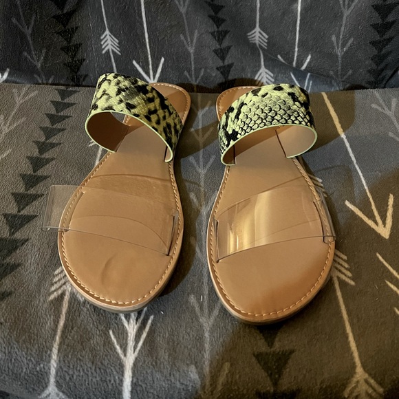 Qupid Athena Women's Slide Sandals Size 8.5 - Picture 1 of 10